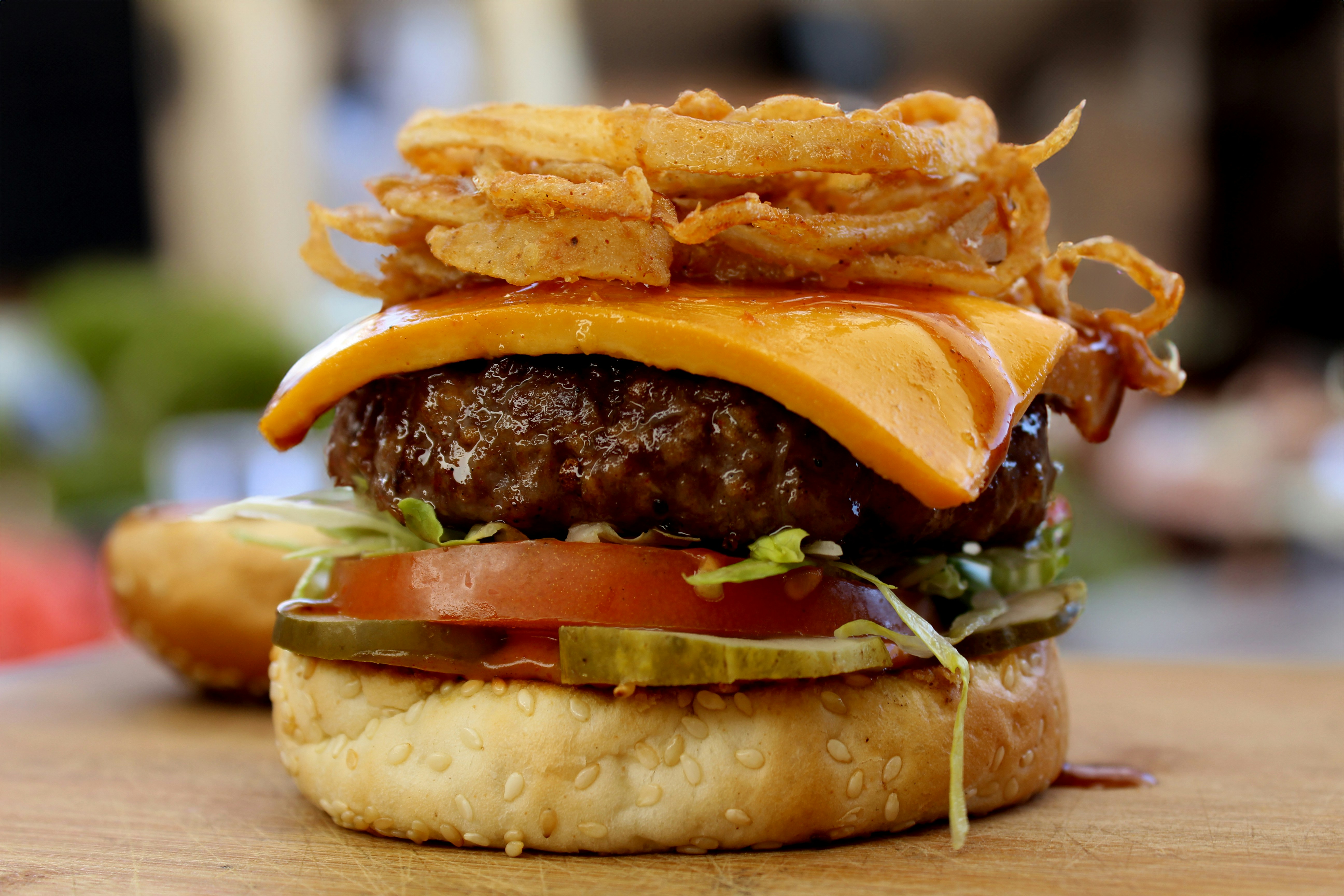 CRISPY ONION AND CHEESEBURGER