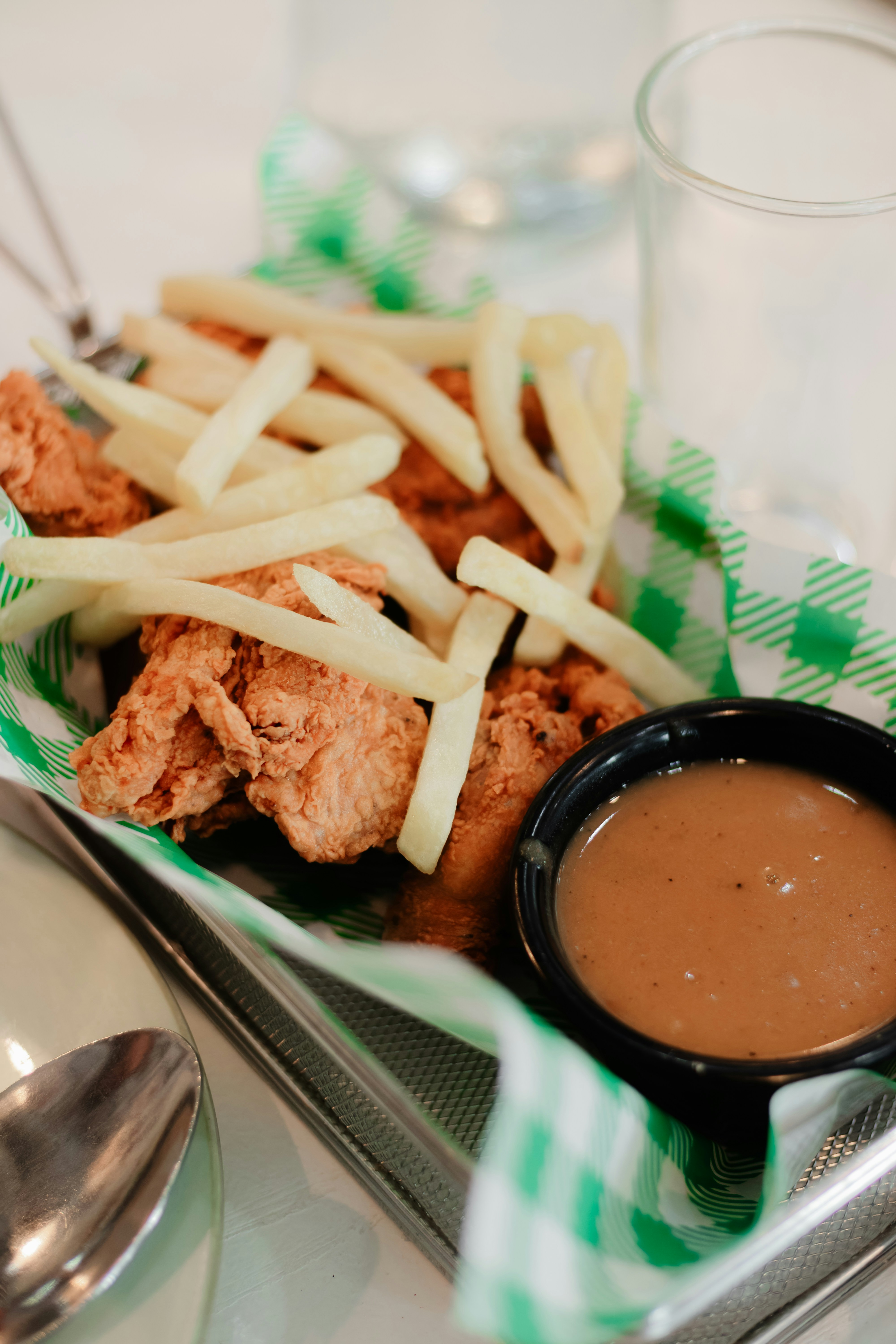 CHICKEN FINGERS &FRIES